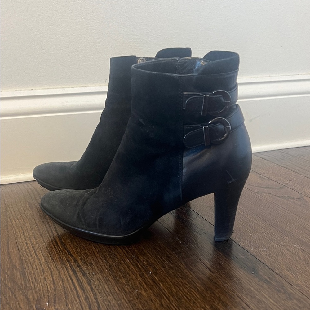 Aquatalia Black Leather Ankle Pointed Toe Boots Side Zip Heels Shoes 7 1/2